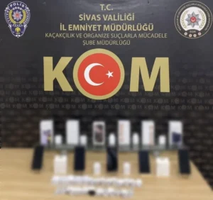 Sivas’ta Kaçakçılık Operasyonu: Binlerce Makaron ve 22 Kaçak Cep Telefonu Ele Geçirildi