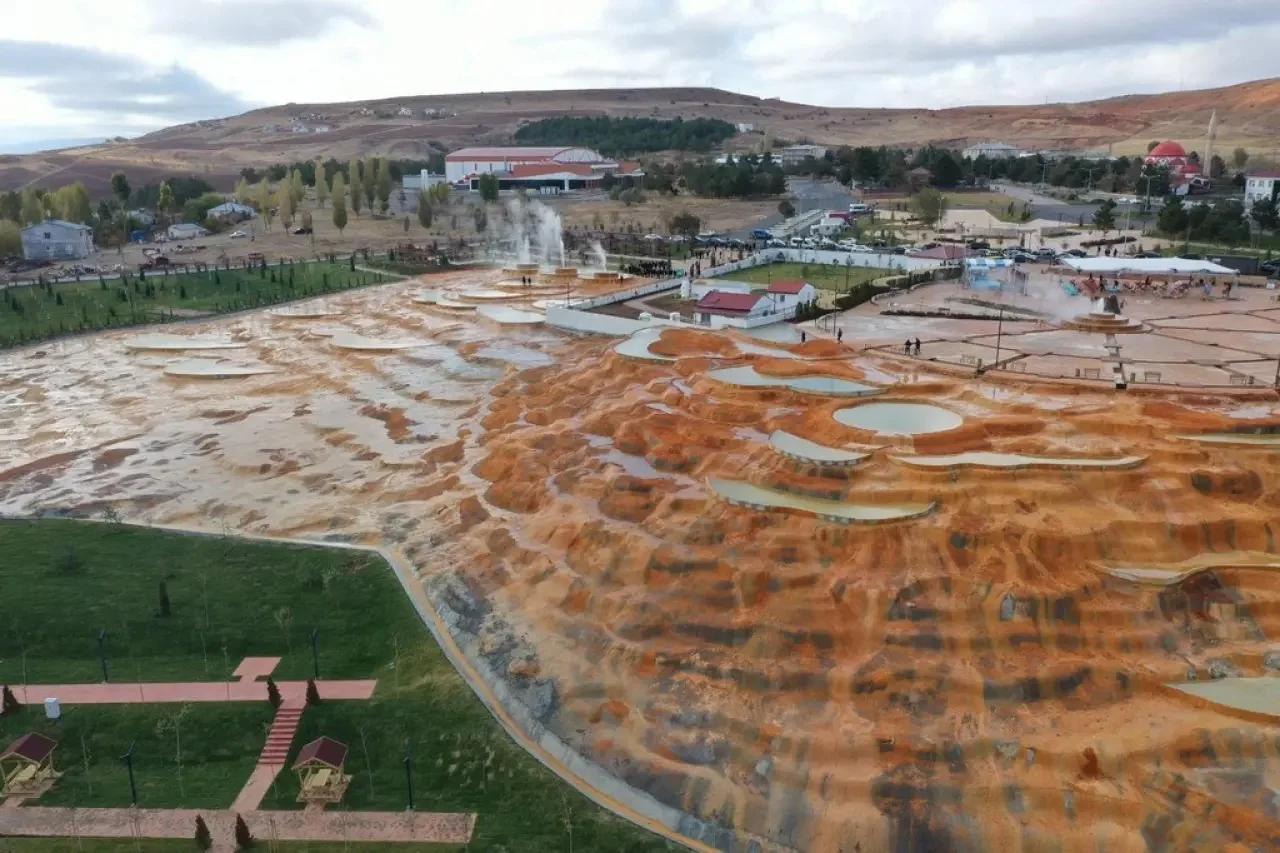 Yıldızeli: Kaplıcaları ve Tarihi Mirasıyla İlgi Çeken İlçe Yıldızeli: Kaplıcaları ve Tarihi Mirasıyla İlgi Çeken İlçe