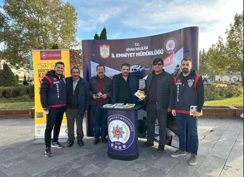 Sivas’ta 25 Kasım İçin Kadına Şiddete Karşı Farkındalık Çalışması Sivas’ta 25 Kasım İçin Kadına Şiddete Karşı Farkındalık Çalışması