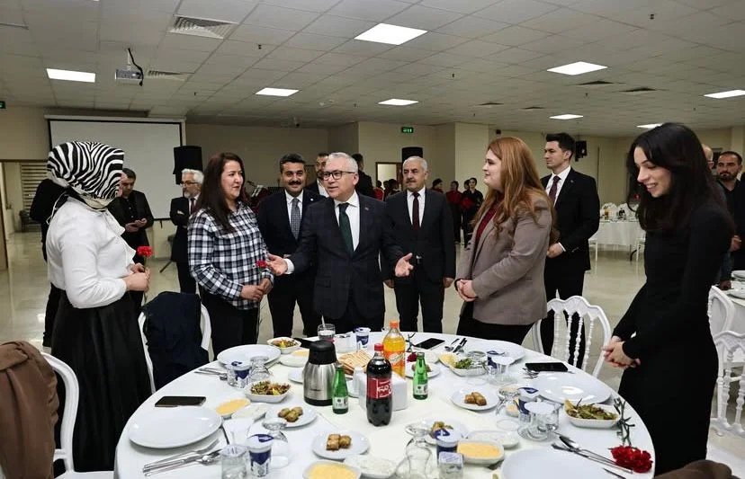 Sivas’ta 24 Kasım Öğretmenler Günü Programı Düzenlendi Sivas’ta 24 Kasım Öğretmenler Günü Programı Düzenlendi