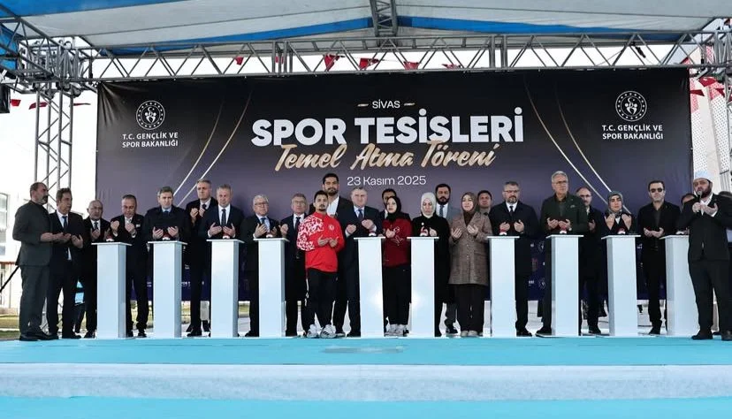 Bakan Osman Aşkın Bak’tan Sivas’a Dev Spor ve Gençlik Hamlesi Bakan Osman Aşkın Bak’tan Sivas’a Dev Spor ve Gençlik Hamlesi