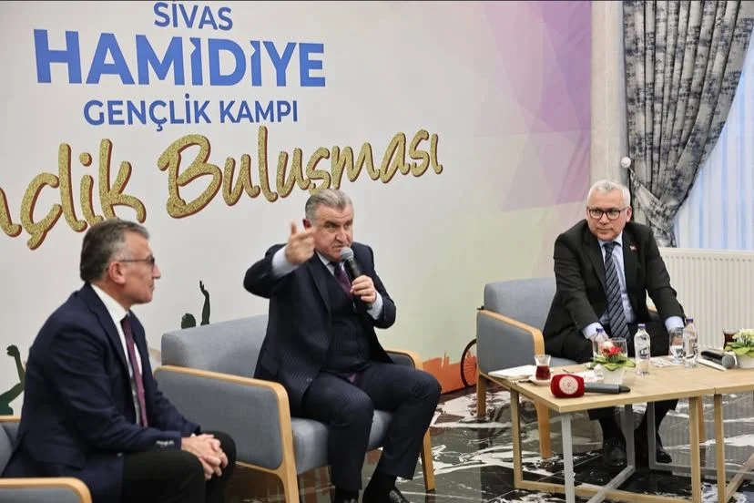 Bakan Osman Aşkın Bak’tan Sivas’a Dev Spor ve Gençlik Hamlesi Bakan Osman Aşkın Bak’tan Sivas’a Dev Spor ve Gençlik Hamlesi