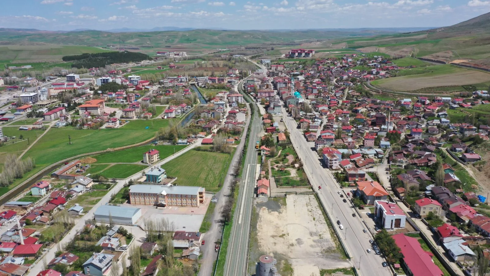 Yıldızeli: Kaplıcaları ve Tarihi Mirasıyla İlgi Çeken İlçe Yıldızeli: Kaplıcaları ve Tarihi Mirasıyla İlgi Çeken İlçe