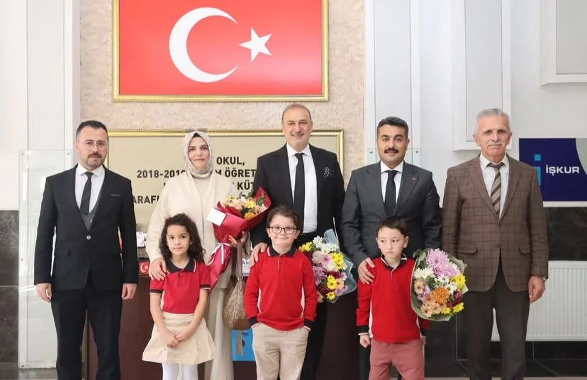 Milli Eğitim Müdürü Erdoğan, Hale Harun Kütükde İlkokulu’nda Sınıflarda Milli Eğitim Müdürü Erdoğan, Hale Harun Kütükde İlkokulu’nda Sınıflarda
