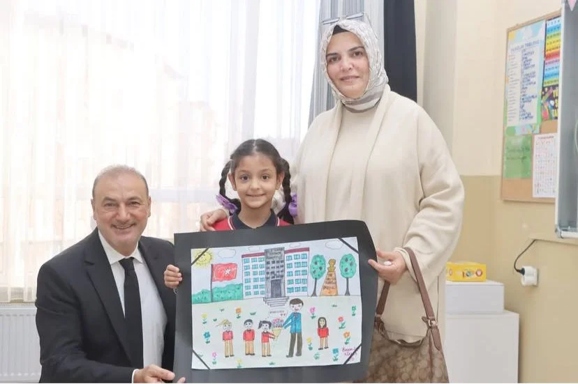 Milli Eğitim Müdürü Erdoğan, Hale Harun Kütükde İlkokulu’nda Sınıflarda Milli Eğitim Müdürü Erdoğan, Hale Harun Kütükde İlkokulu’nda Sınıflarda