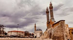 Sivas: Tarih, Doğa ve Lezzetin Buluştuğu Şehir! Sivas: Tarih, Doğa ve Lezzetin Buluştuğu Şehir!
