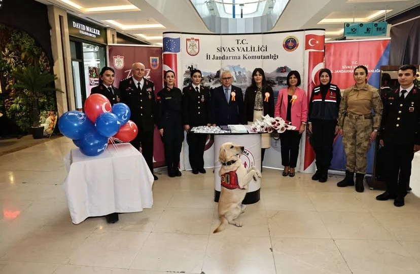 Sivas’ta 25 Kasım’da Kadına Şiddete Karşı Farkındalık Standı Sivas’ta 25 Kasım’da Kadına Şiddete Karşı Farkındalık Standı