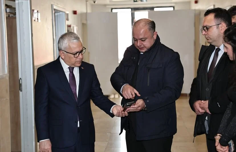Vali Şimşek’ten Sağlıklı Hayat ve Aile Sağlığı Merkezine Ziyaret Vali Şimşek’ten Sağlıklı Hayat ve Aile Sağlığı Merkezine Ziyaret