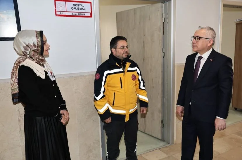 Vali Şimşek’ten Sağlıklı Hayat ve Aile Sağlığı Merkezine Ziyaret Vali Şimşek’ten Sağlıklı Hayat ve Aile Sağlığı Merkezine Ziyaret