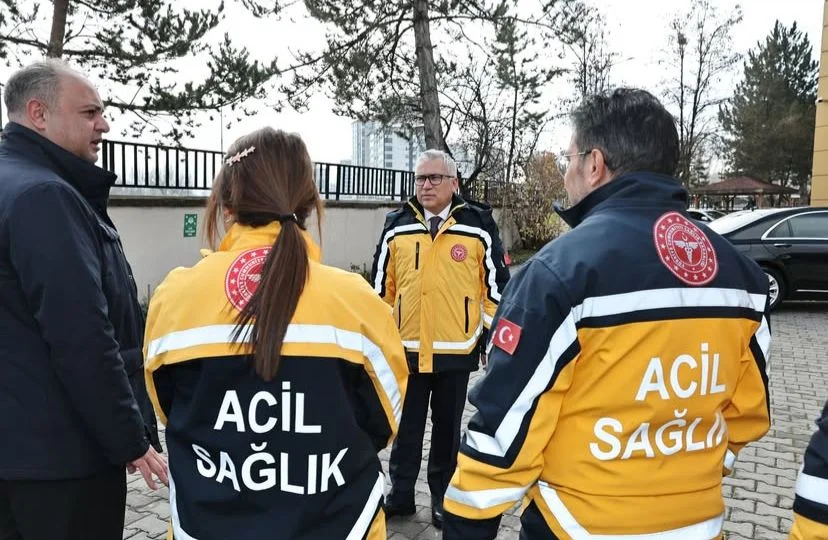 Vali Şimşek’ten Acil Sağlık Çalışanlarına Ziyaret Vali Şimşek’ten Acil Sağlık Çalışanlarına Ziyaret