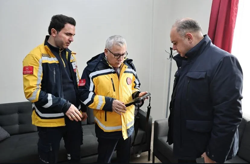 Vali Şimşek’ten Acil Sağlık Çalışanlarına Ziyaret Vali Şimşek’ten Acil Sağlık Çalışanlarına Ziyaret