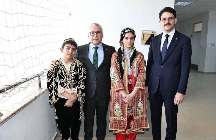 Vali Şimşek, Ulaş İmam Hatip Anadolu Lisesi’nde İncelemelerde Bulundu Vali Şimşek, Ulaş İmam Hatip Anadolu Lisesi’nde İncelemelerde Bulundu