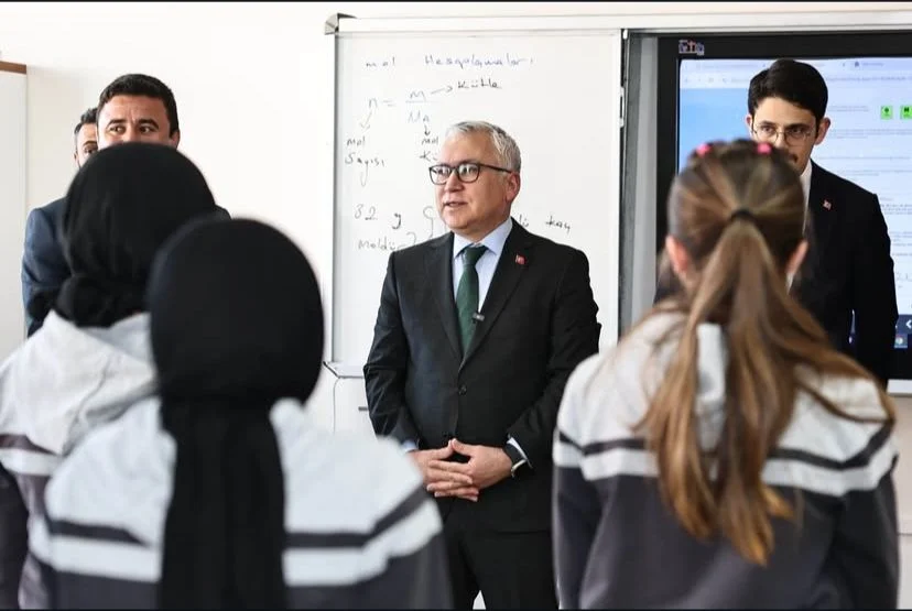 Vali Şimşek, Ulaş İmam Hatip Anadolu Lisesi’nde İncelemelerde Bulundu Vali Şimşek, Ulaş İmam Hatip Anadolu Lisesi’nde İncelemelerde Bulundu