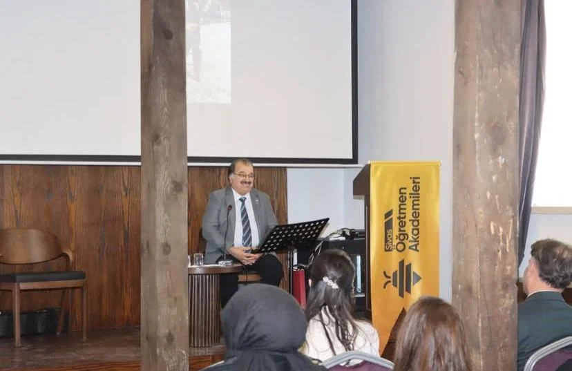 Sivas’ta Biyografi Akademisinde Muzaffer Sarısözen Söyleşisi Sivas’ta Biyografi Akademisinde Muzaffer Sarısözen Söyleşisi