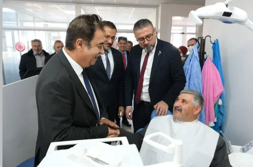 Sivas’ta Şehit Aileleri ve Gazilere Haftalık Ücretsiz Diş Bakımı Sivas’ta Şehit Aileleri ve Gazilere Haftalık Ücretsiz Diş Bakımı