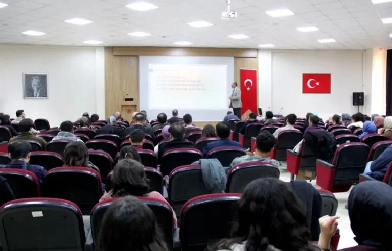 “Anadolu’dan Doğan Hipokrat ve Galen Mirası” Konferansı Sivas’ta Yoğun İlgiyle Gerçekleştirildi “Anadolu’dan Doğan Hipokrat ve Galen Mirası” Konferansı Sivas’ta Yoğun İlgiyle Gerçekleştirildi