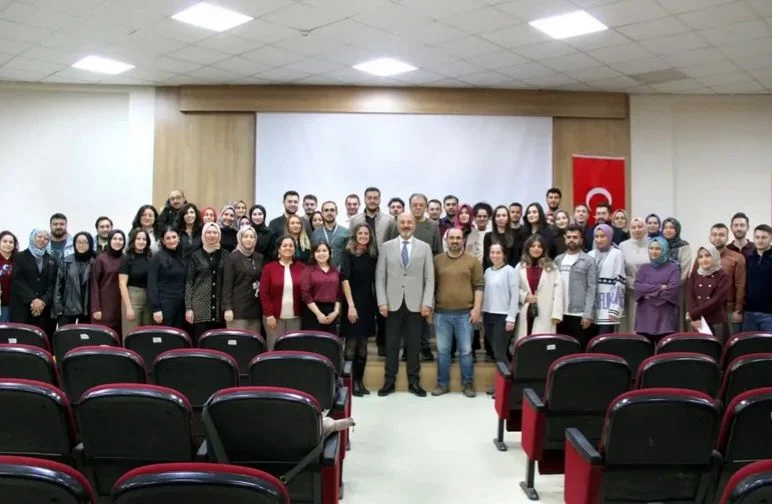 “Anadolu’dan Doğan Hipokrat ve Galen Mirası” Konferansı Sivas’ta Yoğun İlgiyle Gerçekleştirildi “Anadolu’dan Doğan Hipokrat ve Galen Mirası” Konferansı Sivas’ta Yoğun İlgiyle Gerçekleştirildi