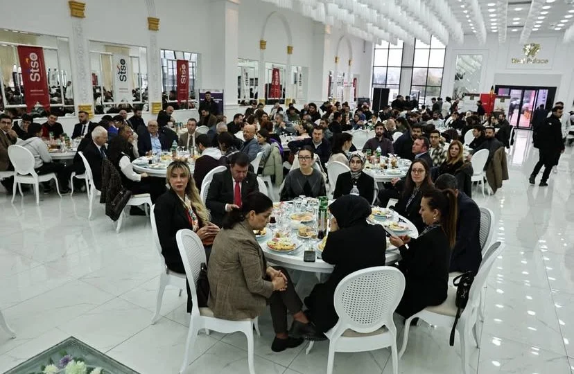 Sivas’ta Mesleki Eğitimde Güçlü İş Birliği: Vali Şimşek’ten Gençlere Önemli Mesajlar Sivas’ta Mesleki Eğitimde Güçlü İş Birliği: Vali Şimşek’ten Gençlere Önemli Mesajlar