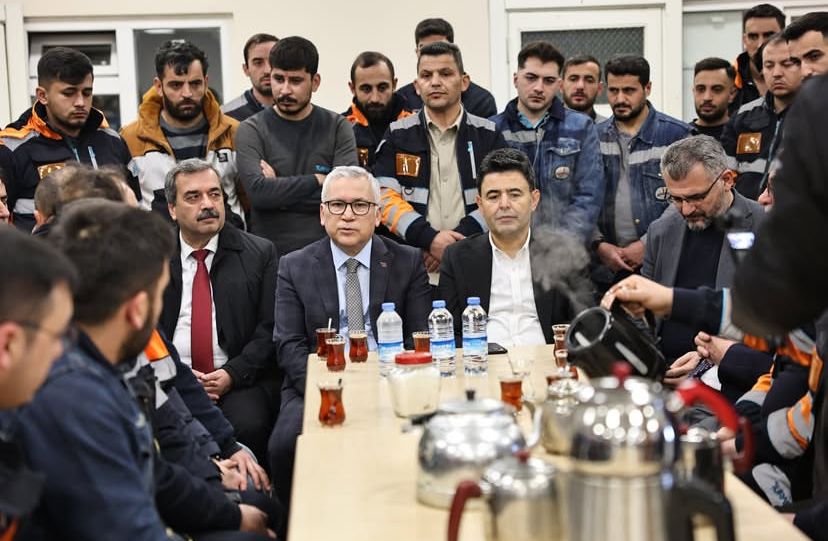TÜRASAŞ Sivas'a Ziyaret: Vali Şimşek ve Bakan Yardımcısı Boyraz Üretimi İnceledi TÜRASAŞ Sivas'a Ziyaret: Vali Şimşek ve Bakan Yardımcısı Boyraz Üretimi İnceledi