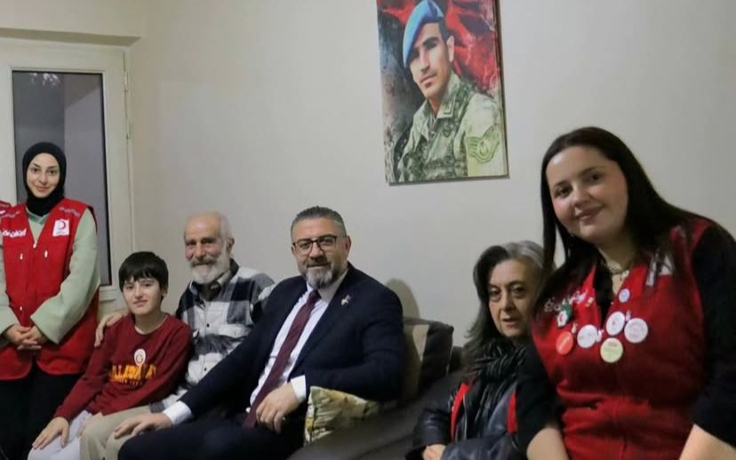 Sivas'ta Şehit Tevfik Ayhan'ın Ailesine Anlamlı Ziyaret Sivas'ta Şehit Tevfik Ayhan'ın Ailesine Anlamlı Ziyaret