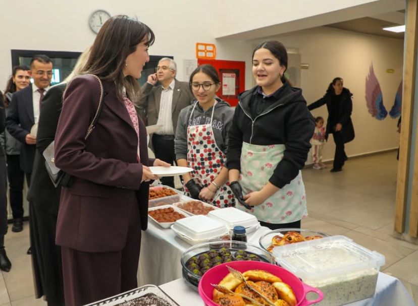 Sivas’ta Gazze İçin El Ele: Kavram Koleji’nden Yardım Kermesi Sivas’ta Gazze İçin El Ele: Kavram Koleji’nden Yardım Kermesi