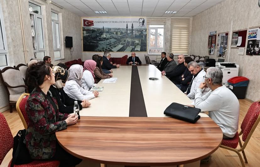 Vali Şimşek’ten Gençlere Üniversite Sınavı Öncesi Moral: "Geleceğimizin Teminatı Sizlersiniz" Vali Şimşek’ten Gençlere Üniversite Sınavı Öncesi Moral: "Geleceğimizin Teminatı Sizlersiniz"