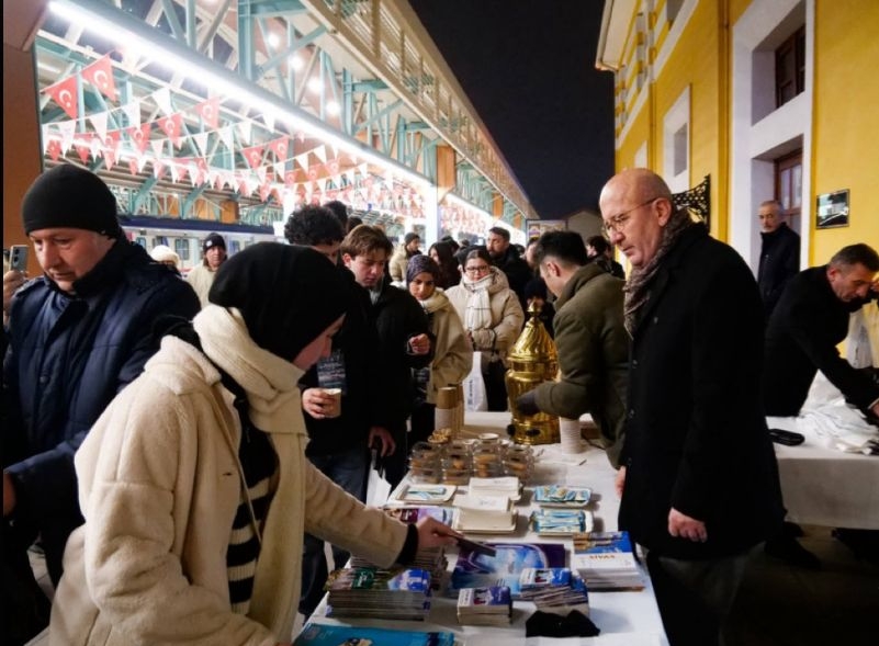Gönül Sofrası Sivas Garı’nda Kuruldu: Sezonun İlk Turistik Doğu Ekspresi Coşkuyla Karşılandı! Gönül Sofrası Sivas Garı’nda Kuruldu: Sezonun İlk Turistik Doğu Ekspresi Coşkuyla Karşılandı!