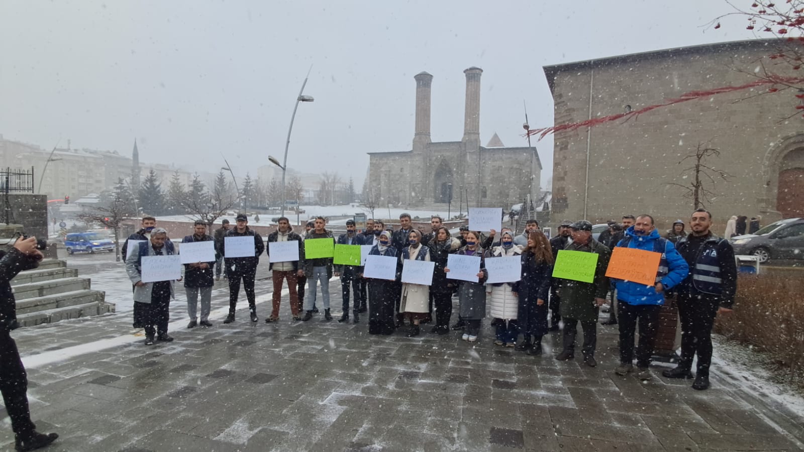 Anahtar Parti Erzurum İl Başkanı Yücel Ahmet İşleyen: “Erzurum göç veriyor, gelecek eriyor” Anahtar Parti Erzurum İl Başkanı Yücel Ahmet İşleyen: “Erzurum göç veriyor, gelecek eriyor”